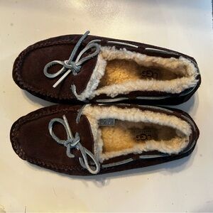 UGG VINTAGE: Chocolate Suede Slippers with Cream Lining